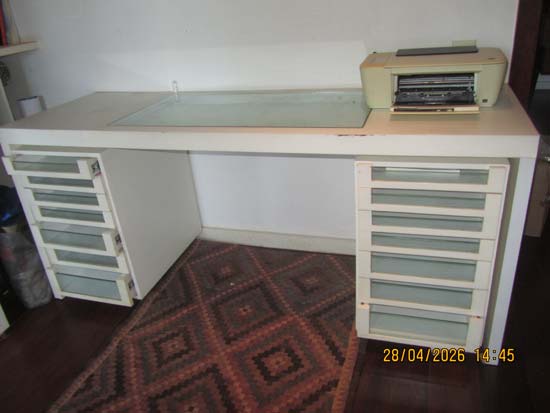 MESA COM GAVETEIROS BRANCA