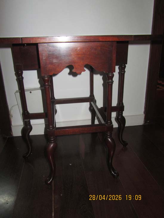 MESINHA MADEIRA COM ABAS