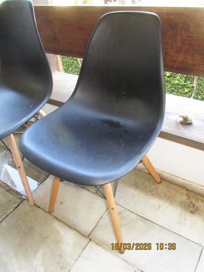 CADEIRAS PRETAS EAMES WOOD