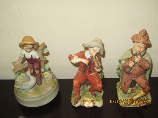 ESCULTURAS E ESTATUETAS