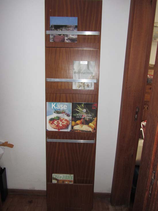 PAINEL REVISTEIRO MADEIRA
