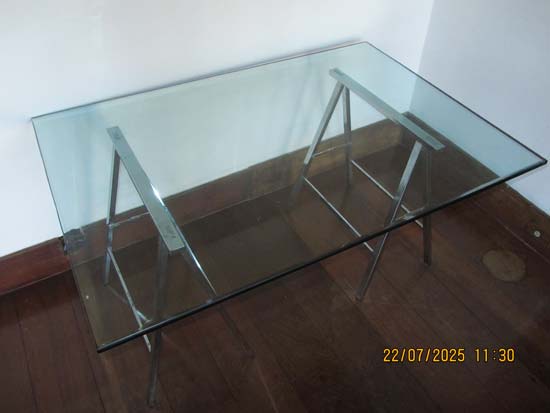 MESA CAVALETES TAMPO VIDRO