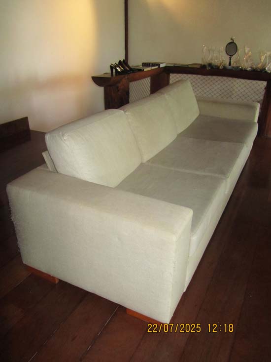 SOFA BEGE 4 LUGARES