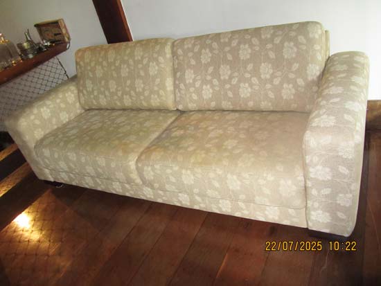 SOFA FLORES BEGE 3 LUGARES