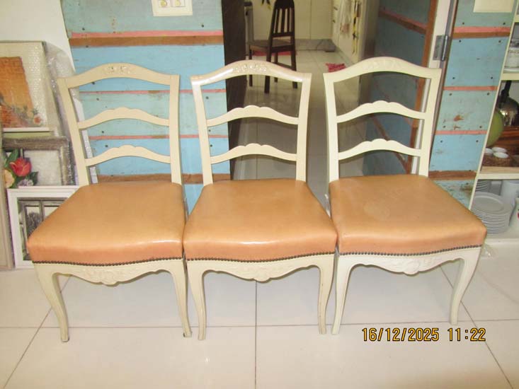 6 CADEIRAS MADEIRA BRANCAS