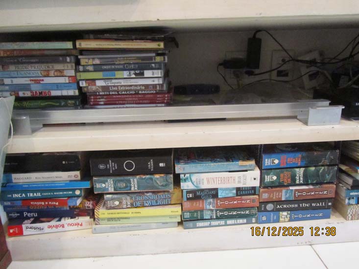 LIVROS E DVDS