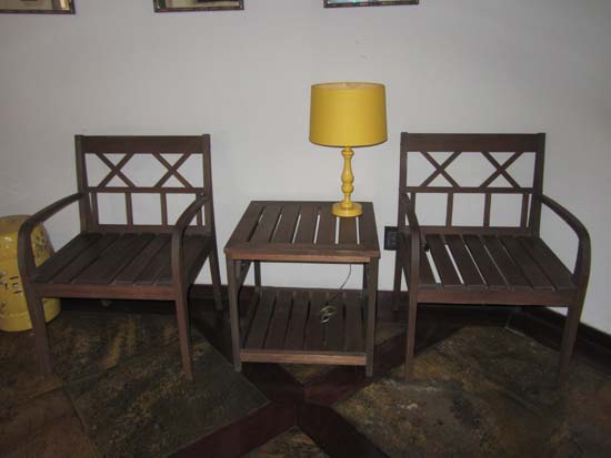 CADEIRAS E MESA MADEIRA RIPAS