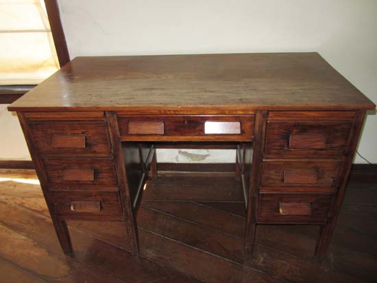 MESA ESCRITORIO MADEIRA ANTIGA