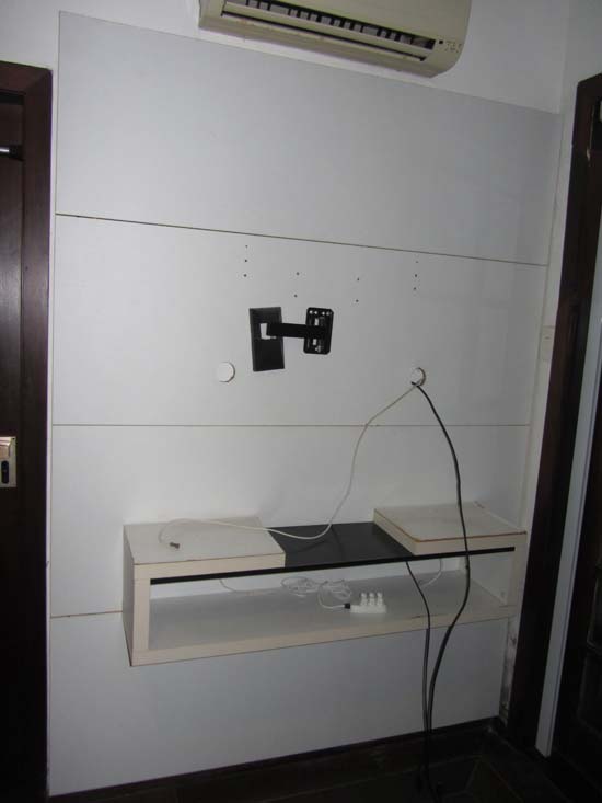PAINEL COM NICHO MDF BRANCO PAREDE