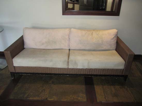 SOFA 3 LUGARES PALHA ARTIFICIAL