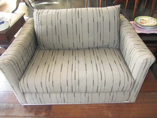 SOFA NAMORADEIRA CINZA