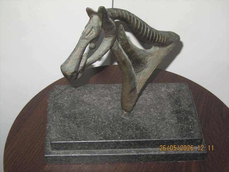 ESCULTURAS E ESTATUETAS