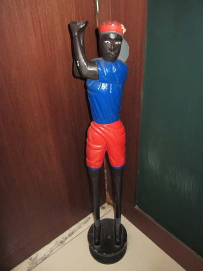 ESCULTURAS E ESTATUETAS