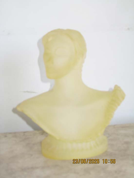 ESCULTURAS E ESTATUETAS