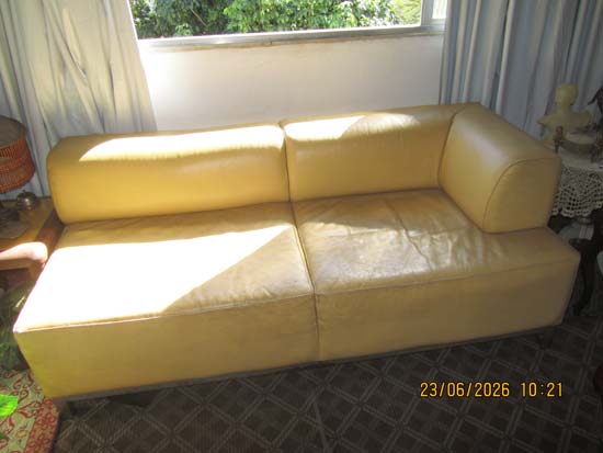SOFA 3 LUGARES AMARELO