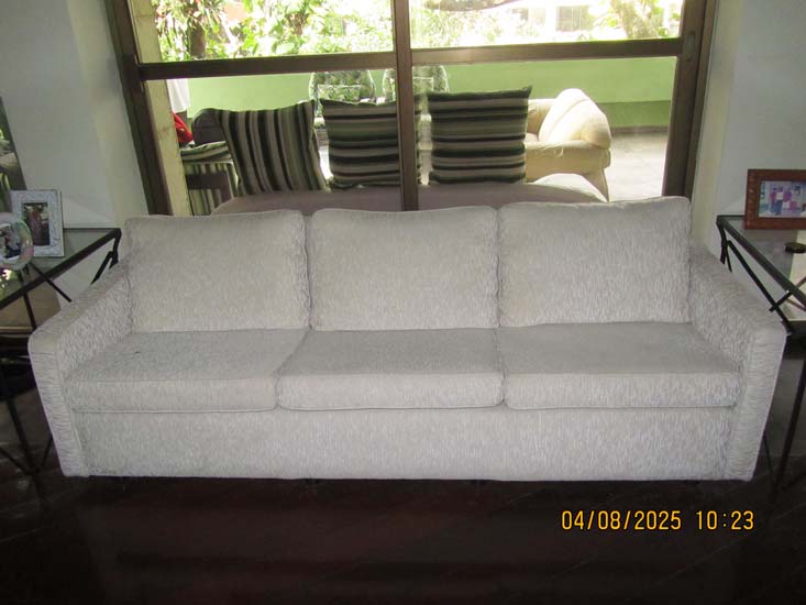 SOFA BRANCO 3 LUGARES
