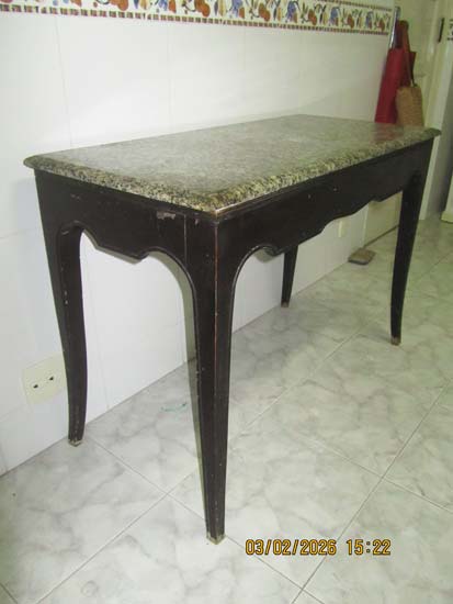 APARADOR MADEIRA PRETO GRANITO