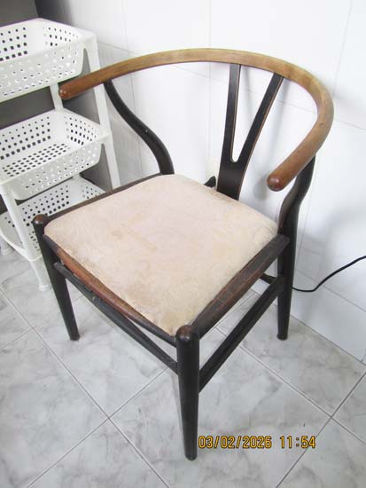 CADEIRA BRACO MADEIRA PRETA