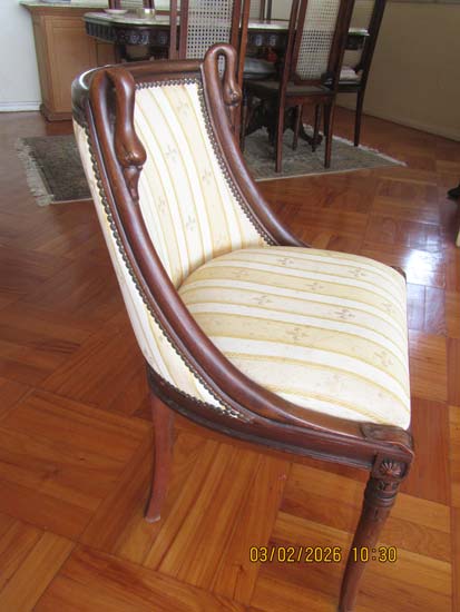 CADEIRA MADEIRA CURVA ANTIGA BEGE