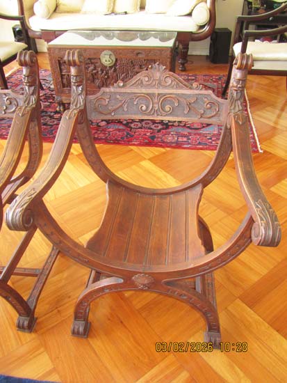 PAR CADEIRAS MADEIRA ENTALHE