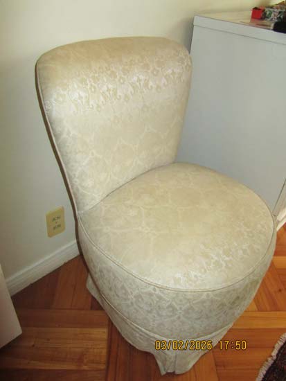 POLTRONA BONECA BEGE