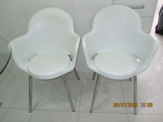 4 CADEIRAS BRACO BRANCAS PLASTICO