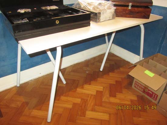 MESA 2 CAVALETES BRANCOS