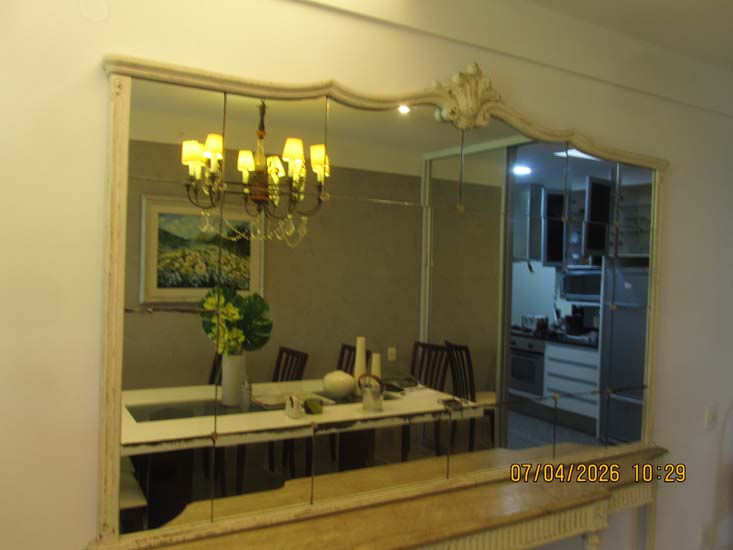 APARADOR E CARROT COM ESPELHO